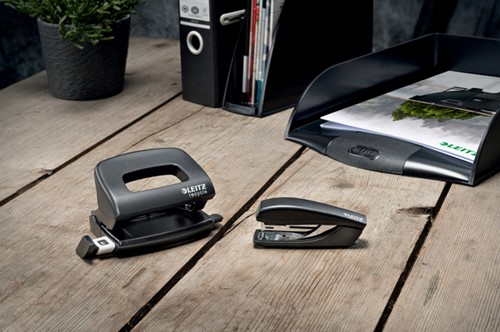 Perforator Leitz NeXXt Recycle mini 10 vel rood 1 Stuk-1