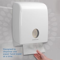 Handdoek Kleenex i-vouw 2-laags 215x212mm 15x186 vel wit 6789-2
