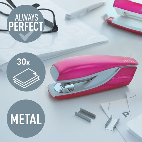 Nietmachine Leitz NeXXt metaal 30 vel roze 1 Stuk-1